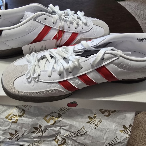 Hello Kitty x adidas Gazelle Indoor Sneaker - Picture 9 of 11